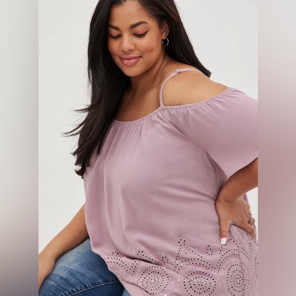 Torrid Challis Eyelet Border Cold Shoulder Top in elderberry blush pink … - Picture 3 of 16